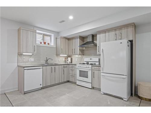 8838 Black Forest Crescent, Niagara Falls, ON - Indoor Photo Showing Kitchen