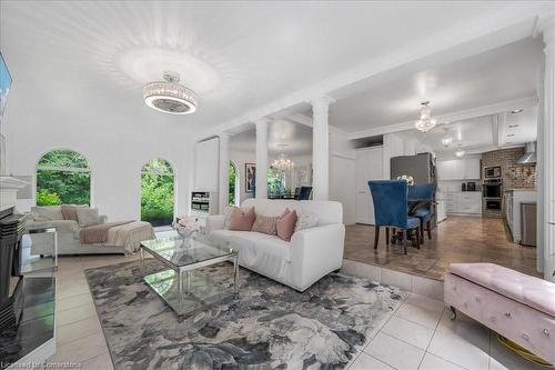 365 Eleanor Place, Ancaster, ON - Indoor Photo Showing Living Room