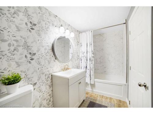 4 Morgan Drive, Caledonia, ON - Indoor Photo Showing Bathroom