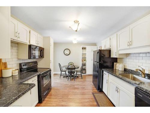 4 Morgan Drive, Caledonia, ON - Indoor Photo Showing Kitchen