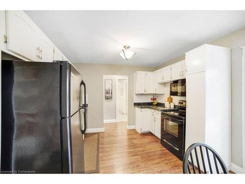 4 Morgan Drive, Caledonia, ON - Indoor Photo Showing Kitchen