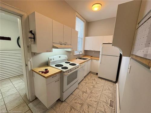 1-147 Bold Street, Hamilton, ON - Indoor Photo Showing Kitchen