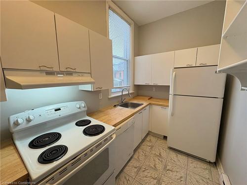 1-147 Bold Street, Hamilton, ON - Indoor Photo Showing Kitchen