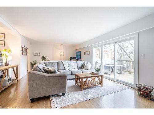 109 Main Street W, Grimsby, ON - Indoor Photo Showing Living Room