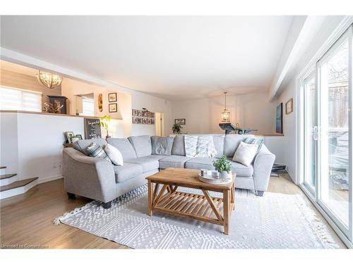 109 Main Street W, Grimsby, ON - Indoor Photo Showing Living Room