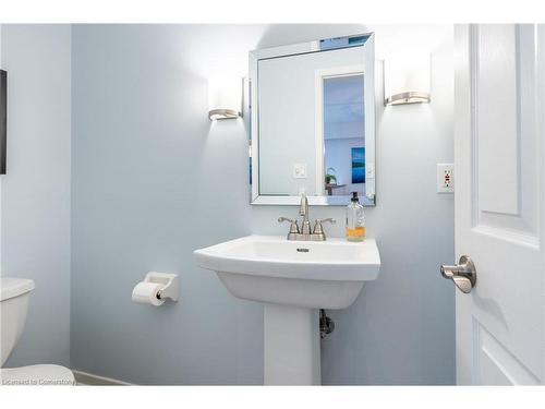 109 Main Street W, Grimsby, ON - Indoor Photo Showing Bathroom