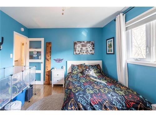 109 Main Street W, Grimsby, ON - Indoor Photo Showing Bedroom