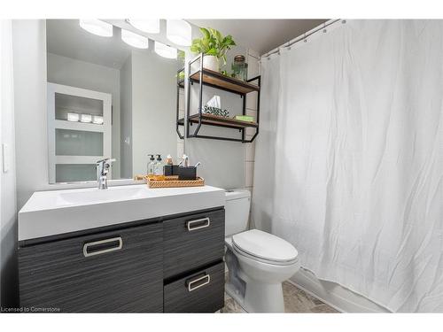 109 Main Street W, Grimsby, ON - Indoor Photo Showing Bathroom