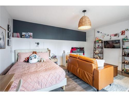 109 Main Street W, Grimsby, ON - Indoor Photo Showing Bedroom