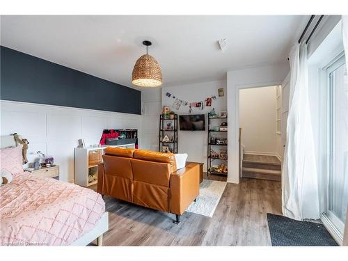 109 Main Street W, Grimsby, ON - Indoor Photo Showing Bedroom