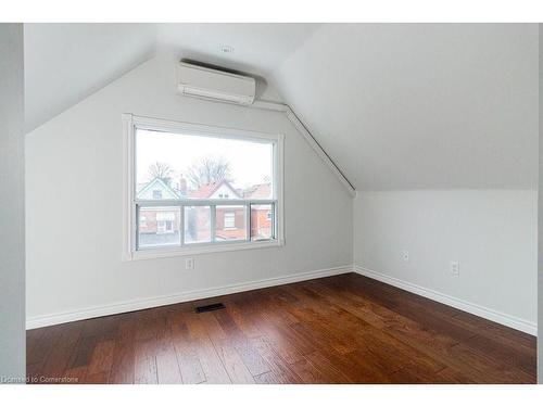 38 Fairleigh Avenue N, Hamilton, ON - Indoor Photo Showing Other Room