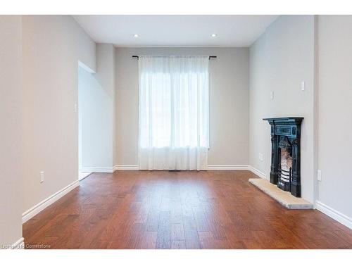 38 Fairleigh Avenue N, Hamilton, ON - Indoor With Fireplace