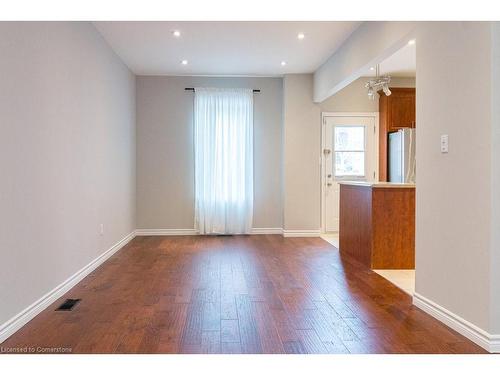 38 Fairleigh Avenue N, Hamilton, ON - Indoor Photo Showing Other Room