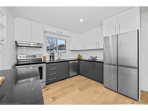 11-120 Ripley Court, Oakville, ON - Indoor Photo Showing Kitchen With Stainless Steel Kitchen With Double Sink