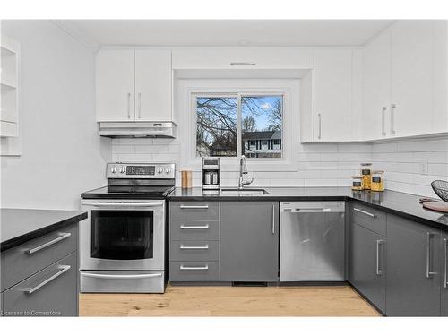 11-120 Ripley Court, Oakville, ON - Indoor Photo Showing Kitchen