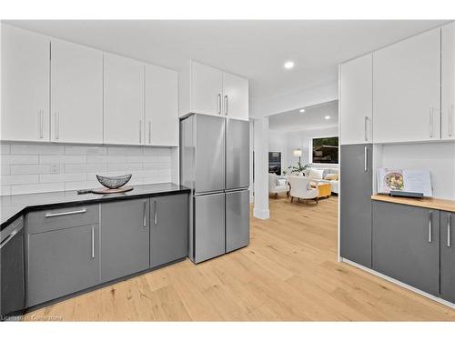 11-120 Ripley Court, Oakville, ON - Indoor Photo Showing Kitchen