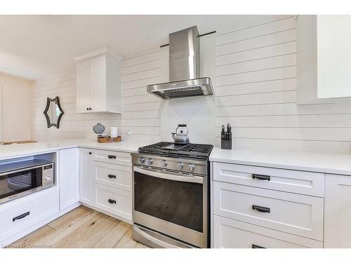 319 Townsend Avenue, Burlington, ON - Indoor Photo Showing Kitchen With Upgraded Kitchen