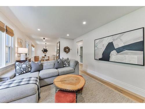 319 Townsend Avenue, Burlington, ON - Indoor Photo Showing Living Room