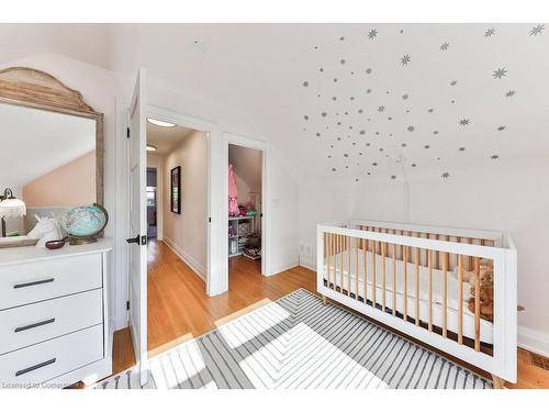 319 Townsend Avenue, Burlington, ON - Indoor Photo Showing Bedroom