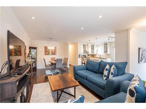 1561 Newlands Crescent, Burlington, ON - Indoor Photo Showing Living Room