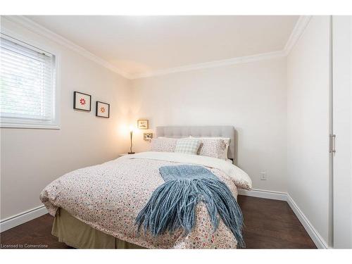 1561 Newlands Crescent, Burlington, ON - Indoor Photo Showing Bedroom