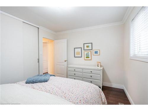 1561 Newlands Crescent, Burlington, ON - Indoor Photo Showing Bedroom