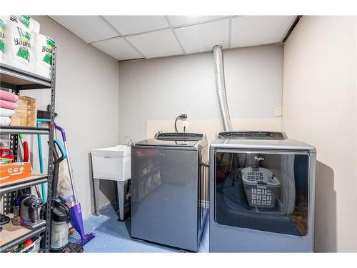 1561 Newlands Crescent, Burlington, ON - Indoor Photo Showing Laundry Room