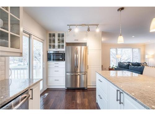 1561 Newlands Crescent, Burlington, ON - Indoor Photo Showing Kitchen With Stainless Steel Kitchen With Upgraded Kitchen