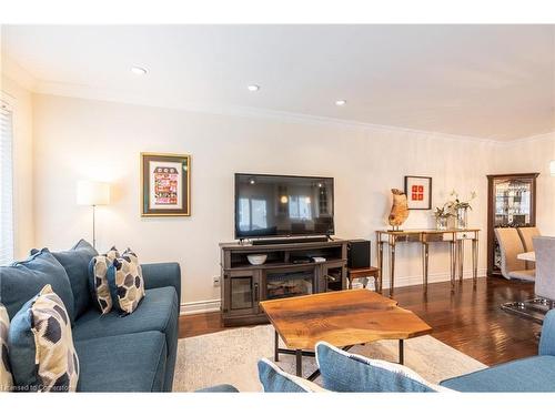 1561 Newlands Crescent, Burlington, ON - Indoor Photo Showing Living Room