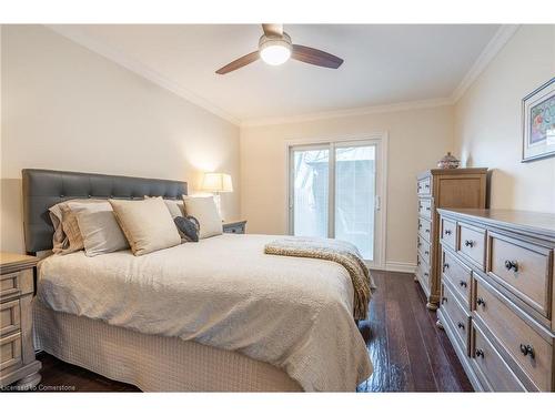 1561 Newlands Crescent, Burlington, ON - Indoor Photo Showing Bedroom