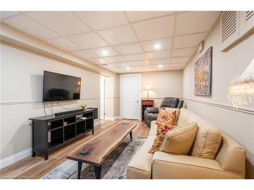 1561 Newlands Crescent, Burlington, ON - Indoor Photo Showing Living Room