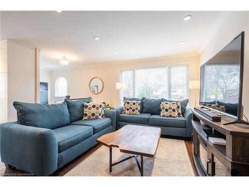 1561 Newlands Crescent, Burlington, ON - Indoor Photo Showing Living Room