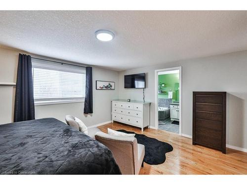 19 Tisdale Court, Kitchener, ON - Indoor Photo Showing Bedroom