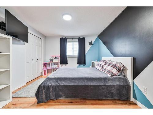 19 Tisdale Court, Kitchener, ON - Indoor Photo Showing Bedroom