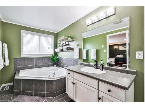 19 Tisdale Court, Kitchener, ON - Indoor Photo Showing Bathroom