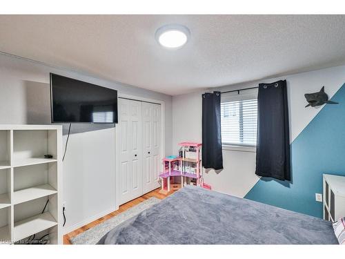 19 Tisdale Court, Kitchener, ON - Indoor Photo Showing Bedroom