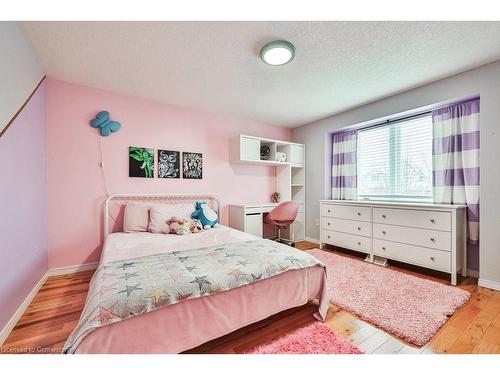 19 Tisdale Court, Kitchener, ON - Indoor Photo Showing Bedroom