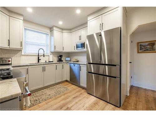 182 Huxley Avenue S, Hamilton, ON - Indoor Photo Showing Kitchen