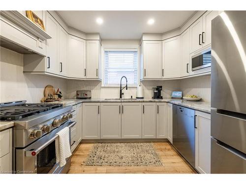 182 Huxley Avenue S, Hamilton, ON - Indoor Photo Showing Kitchen With Upgraded Kitchen