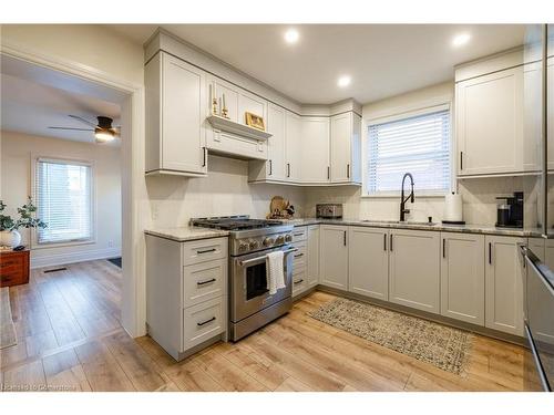 182 Huxley Avenue S, Hamilton, ON - Indoor Photo Showing Kitchen