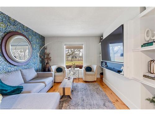 17 Regent Place, Welland, ON - Indoor Photo Showing Living Room