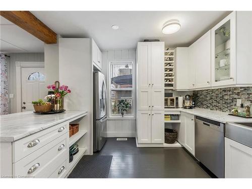 17 Regent Place, Welland, ON - Indoor Photo Showing Kitchen