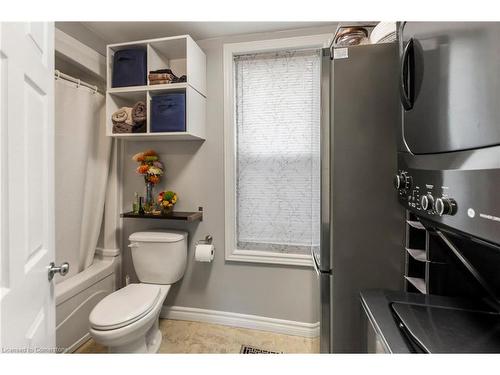 17 Regent Place, Welland, ON - Indoor Photo Showing Bathroom