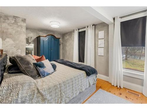 17 Regent Place, Welland, ON - Indoor Photo Showing Bedroom