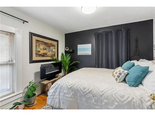 17 Regent Place, Welland, ON - Indoor Photo Showing Bedroom