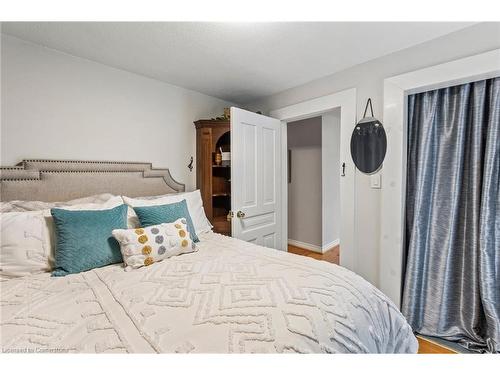 17 Regent Place, Welland, ON - Indoor Photo Showing Bedroom