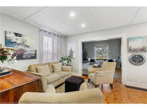 17 Regent Place, Welland, ON - Indoor Photo Showing Living Room