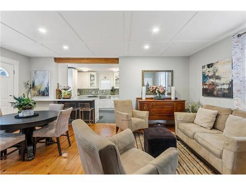 17 Regent Place, Welland, ON - Indoor Photo Showing Living Room