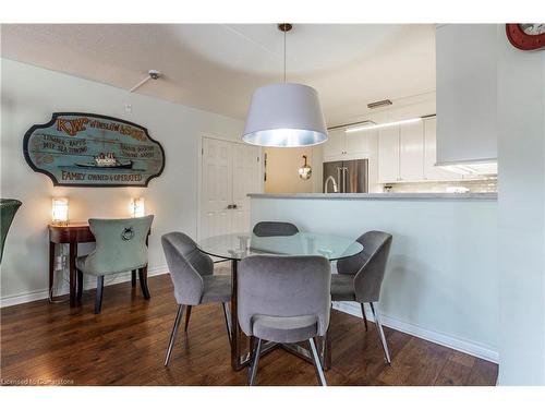 102-2040 Cleaver Avenue, Burlington, ON - Indoor Photo Showing Dining Room