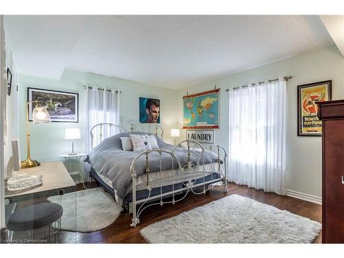 102-2040 Cleaver Avenue, Burlington, ON - Indoor Photo Showing Bedroom